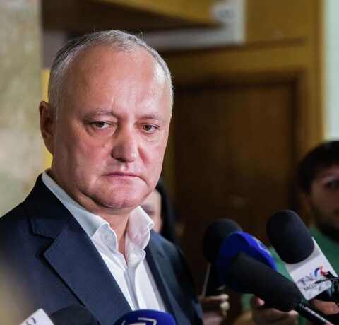 Додон призвал отвергнуть поправки, ограничивающие права парламентской оппозиции