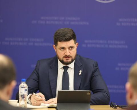 Дорин Юнгиецу заявил о продолжении массового импорта топлива в Молдове