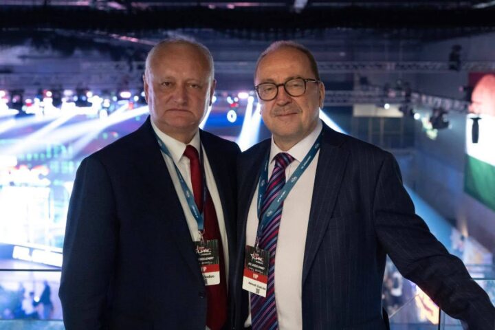 Игорь Додон встретился с председателем комиссии по внешней политике парламента Венгрии