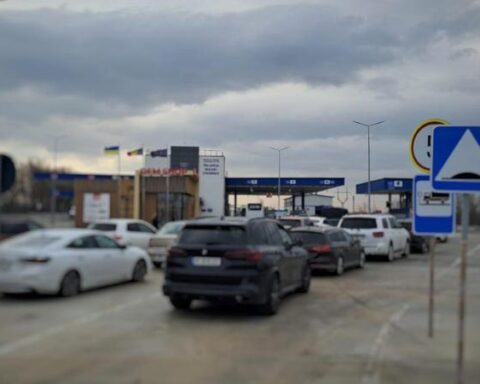 Интенсивное движение на ППФ Паланка при въезде в Молдову
