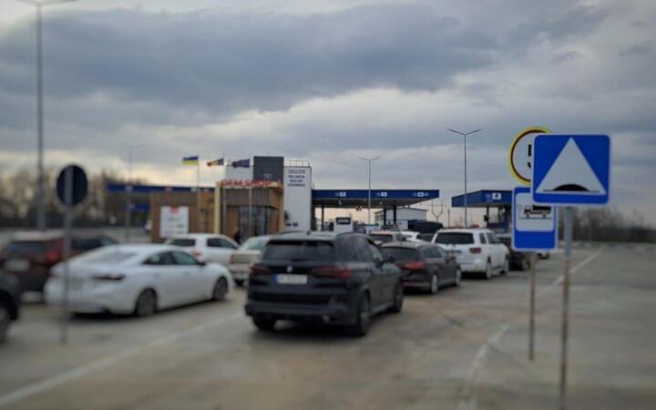Интенсивное движение на ППФ Паланка при въезде в Молдову