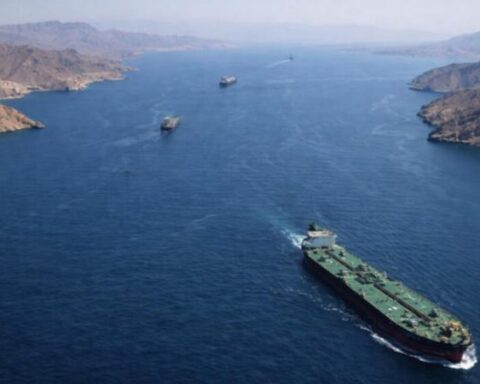 Иран угрожает закрыть Ормузский пролив в случае атаки на свою энергетическую инфраструктуру