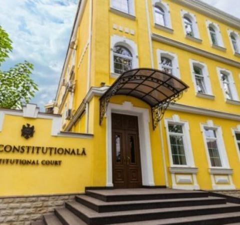 Конституционный суд ожидает мнение Венецкой комиссии по делу Хебела
