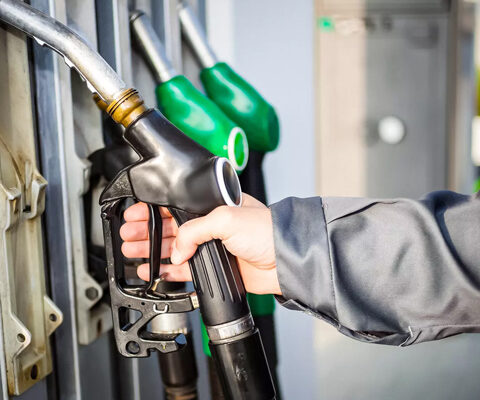 Министерство энергетики призывает автовладельцев избегать ненужных покупок топлива из-за нефтяного кризиса