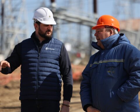 Министр энергетики посетил Вулканештскую электроподстанцию для оценки хода работ