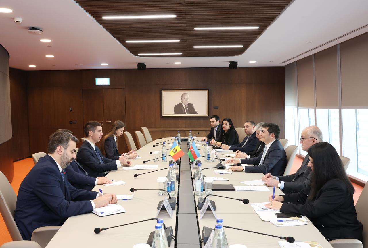 Министр Михай Попшой обсудил экономическое и энергетическое сотрудничество в Баку