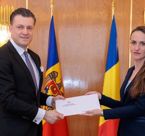 Новый посол Молдовы в Румынии вручил копии аккредитационных писем