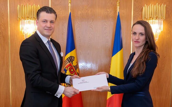 Новый посол Молдовы в Румынии вручил копии аккредитационных писем