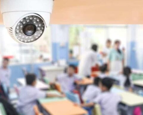 Полиция требует установки видеонаблюдения в школах для повышения безопасности