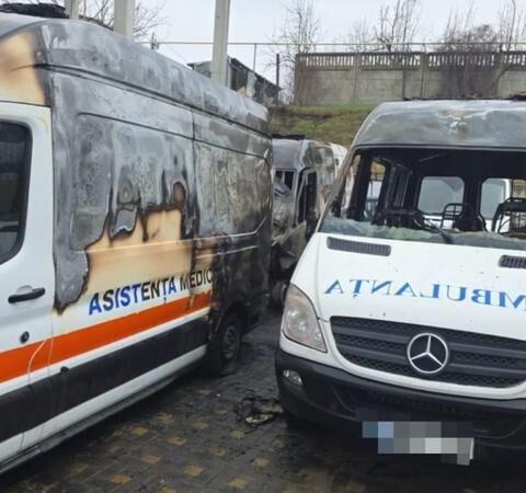 Пожар в секторе Чокана: повреждён микроавтобус и четыре ambulâncias
