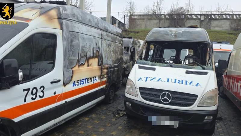 Пожар в секторе Чокана: повреждён микроавтобус и четыре ambulâncias