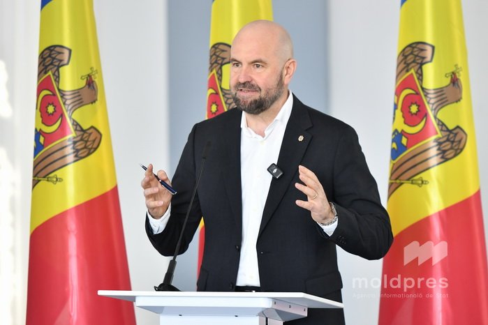 Вице-премьер Владимир Боля сообщил о приостановке более 70% регулярных пассажирских рейсов в Молдове