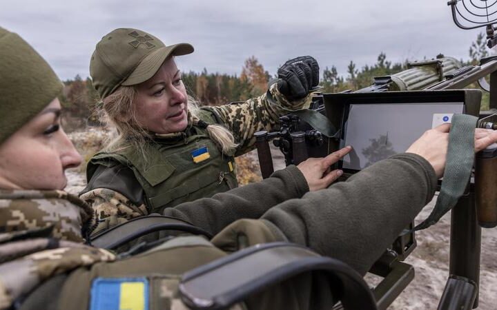 Женщины из Украины обучаются производству дронов в рамках специальной программы