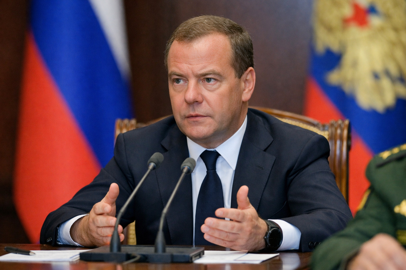 Медведев предложил ввести сборы на экспорт в ЕС для финансирования ВПК