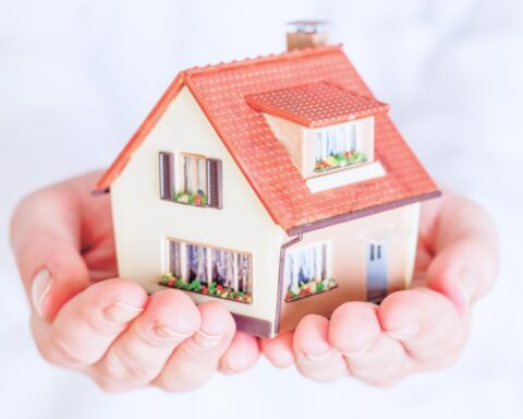 Минфин разъяснил условия программы "Первый дом" для действующих участников