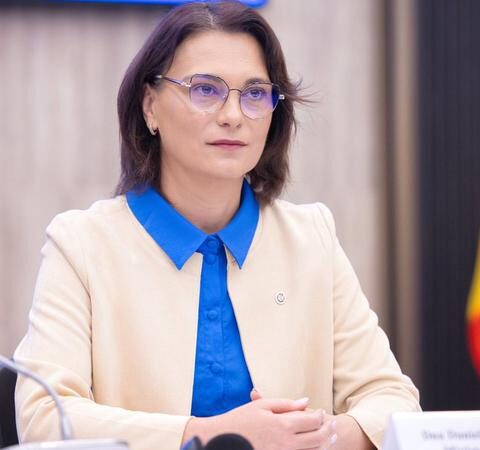Министр внутренних дел поддерживает команду, расследующую дело о взятке в 400 тысяч долларов
