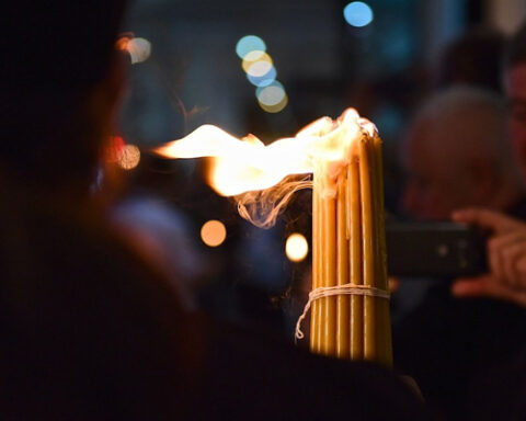 Митрополия Бессарабии доставит благодатный огонь в Молдову наземным путём из Румынии