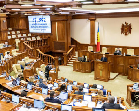 Парламент Молдовы одобрил изменения в механизме добровольного слияния административно-территориальных единиц