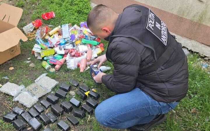 Полицейские изъяли более 10 кг наркотиков, скрытых в посылках из Испании