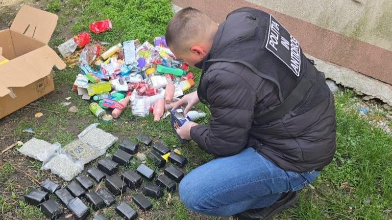 Полицейские изъяли более 10 кг наркотиков, скрытых в посылках из Испании