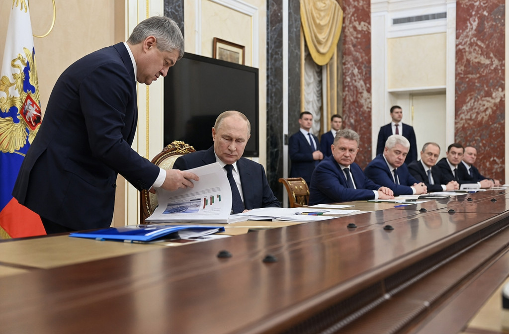 Глава «Ростеха» доложил Путину о переносе серийного выпуска самолётов МС-21 и SJ-100 на 2027 год