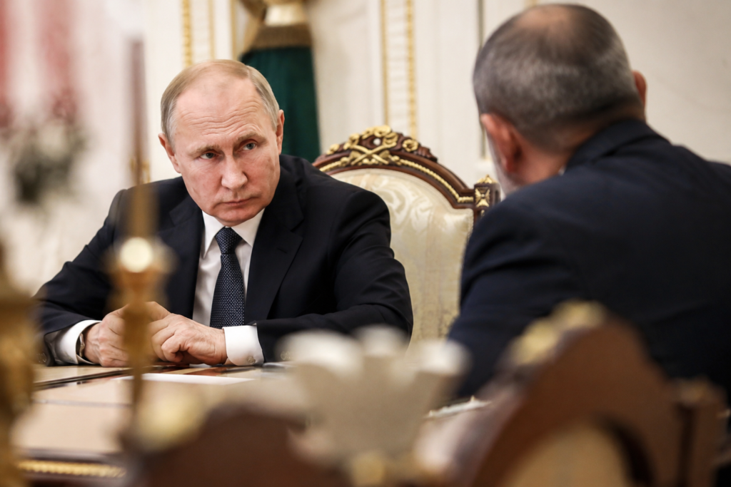 Москва предупреждает Ереван о последствиях евроинтеграции на фоне заморозки участия в ОДКБ