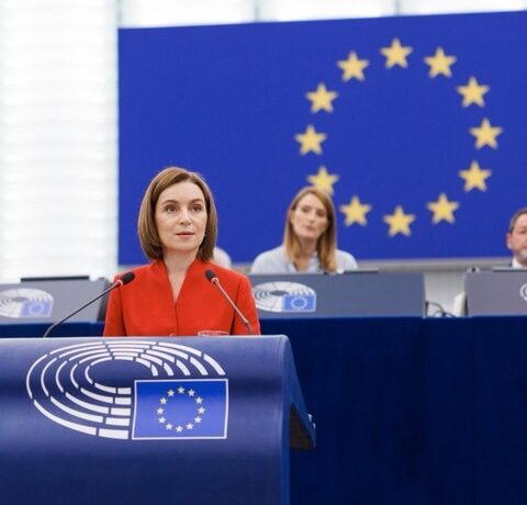 Инцидент в Европарламенте: Ризя прервал выступление Санду