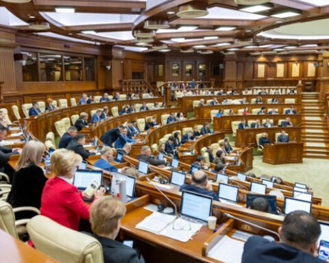 Парламент утвердил новые правила наказания водителей иностранных автомобилей за нарушения ПДД в Молдове