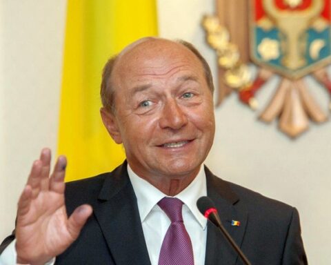Санду подписала указ о восстановлении гражданства Бэсеску