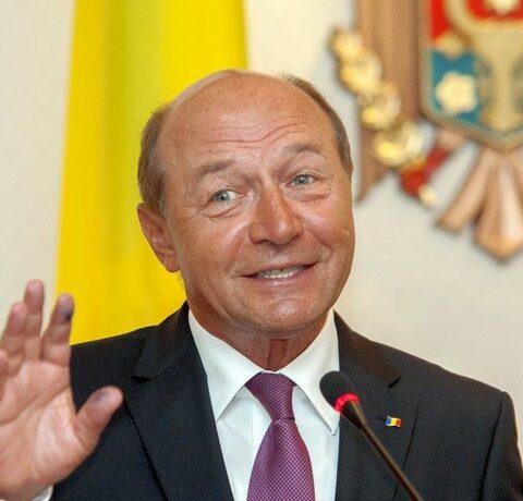 Санду подписала указ о восстановлении гражданства Бэсеску