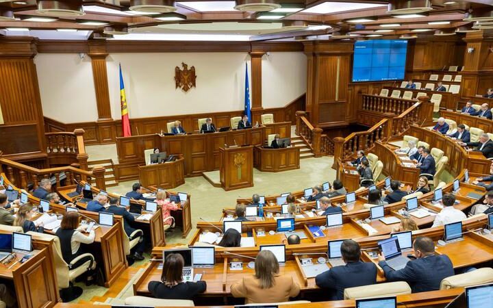 В парламенте Молдовы заблокирована работа трибуны после санкций против депутата Вершицина