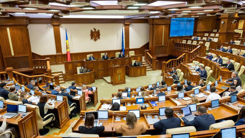 В парламенте Молдовы заблокирована работа трибуны после санкций против депутата Вершицина