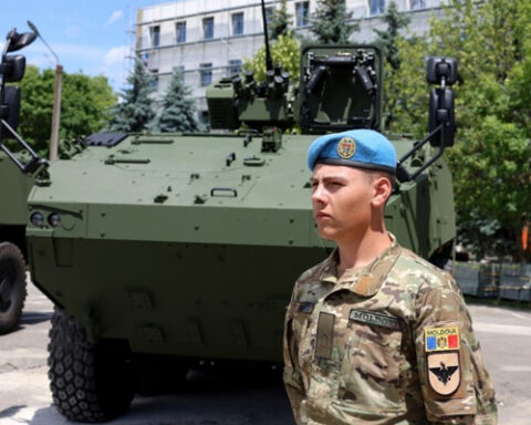 Армия Молдовы получила пять бронированных транспортёров Piranha-5 от Германии