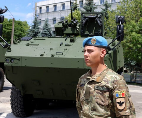Армия Молдовы получила пять бронированных транспортёров Piranha-5 от Германии