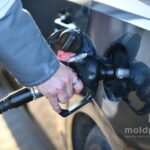 Цены на топливо продолжают снижаться в Молдове
