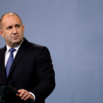 премьер Болгарии радев выступил против санкций ЕС, угрожающих экономике страны