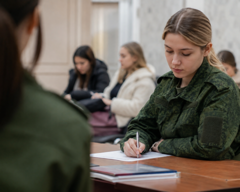 В России начали массово вербовать студенток на военную службу в Ульяновской области
