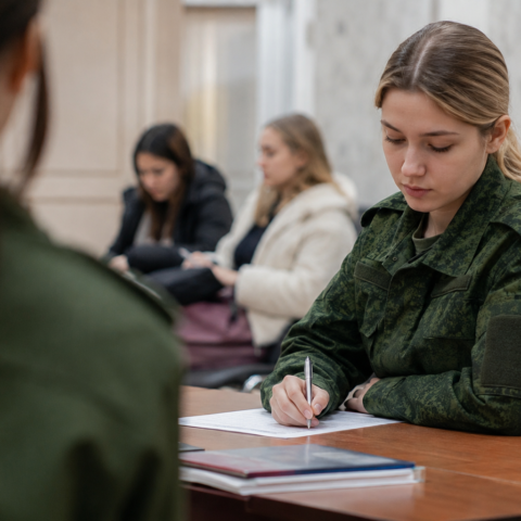 В России начали массово вербовать студенток на военную службу в Ульяновской области