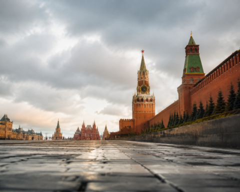 Кремль сокращает срок семейной ипотеки и ограничивает бюджетные субсидии банкам