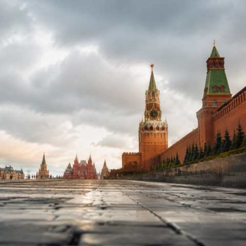 Кремль сокращает срок семейной ипотеки и ограничивает бюджетные субсидии банкам