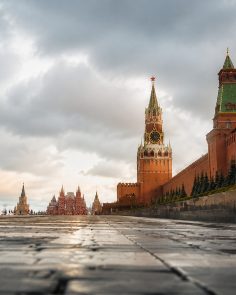 Кремль сокращает срок семейной ипотеки и ограничивает бюджетные субсидии банкам