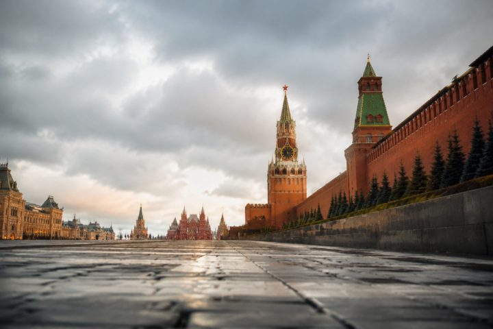 Кремль сокращает срок семейной ипотеки и ограничивает бюджетные субсидии банкам