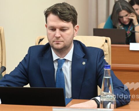 Изменения в законе о зарплатах в бюджетном секторе вступят в силу с сентября 2023 года