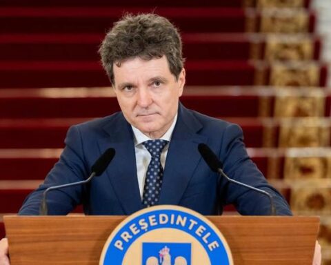 Никушор Дан подписал указ о назначении Адриана Вэштеи на пост премьер-министра