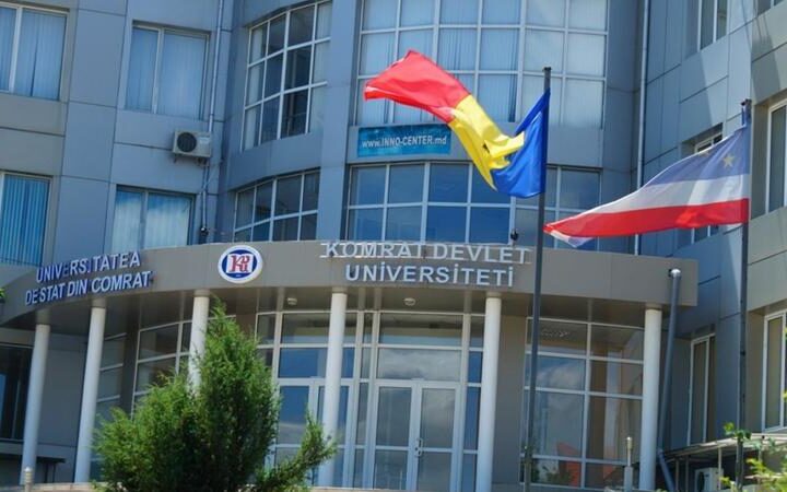Обыска в Университете государственного управления Комрата: ректора и двух деканов задержали за коррупцию