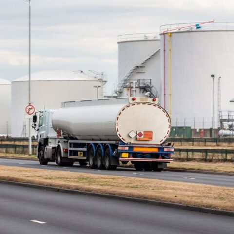 Парламент Республики Молдова одобрил создание экстренных запасов нефтепродуктов