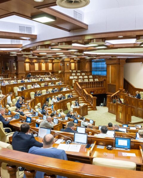 Парламент устанавливает новые правила оценки минимальной заработной платы