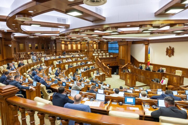 Парламент устанавливает новые правила оценки минимальной заработной платы