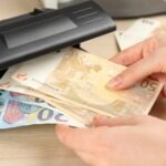 Пассажирка оштрафована на 95.000 леев за сокрытие денег в аэропорту Кишинева