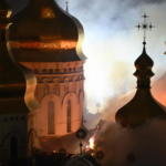Пожар в Киево-Печерской лавре после удара России: четыре человека погибли